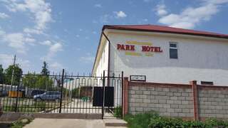 Отель Park Hotel&Hostel Каракол-0